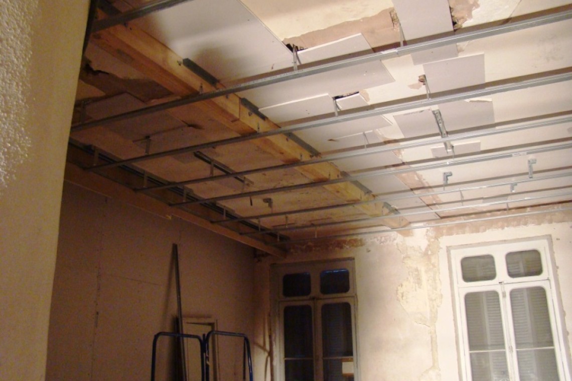 Poutre support de plancher et faux plafonds