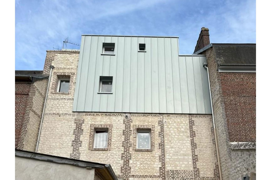 16-zinc-facade