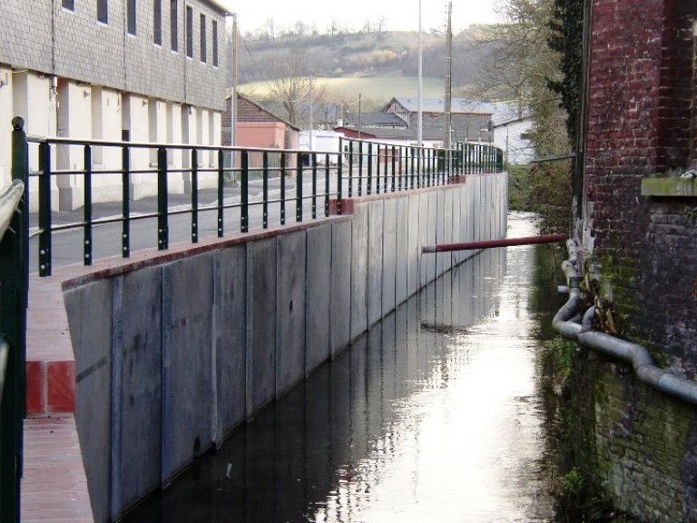 Réfection de berges en rivière - travaux fluviaux